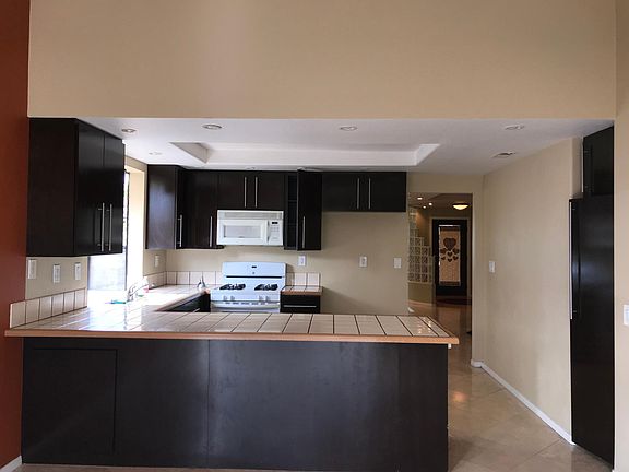4th image of 3841 Stanford Dr