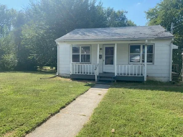 765 N Benton Ave, Marshall, MO 65340
