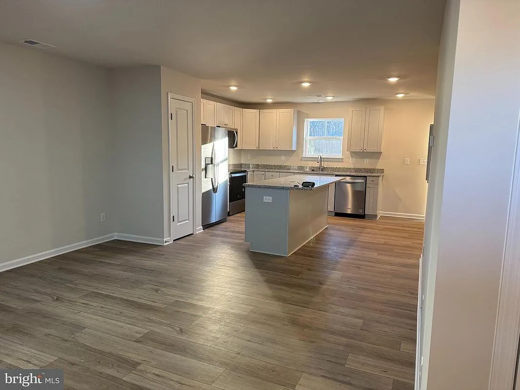 5 bed, 3.0 bath, 1687 sqft, $2,800 — Photo 3
