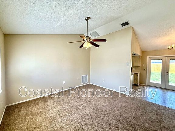5th image of 1301 Greenlea Dr