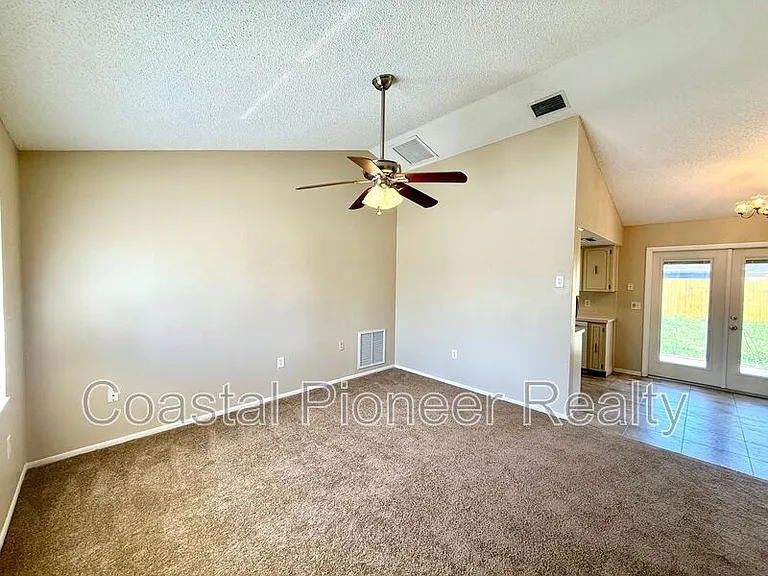 1301 Greenlea Dr — Photo 5