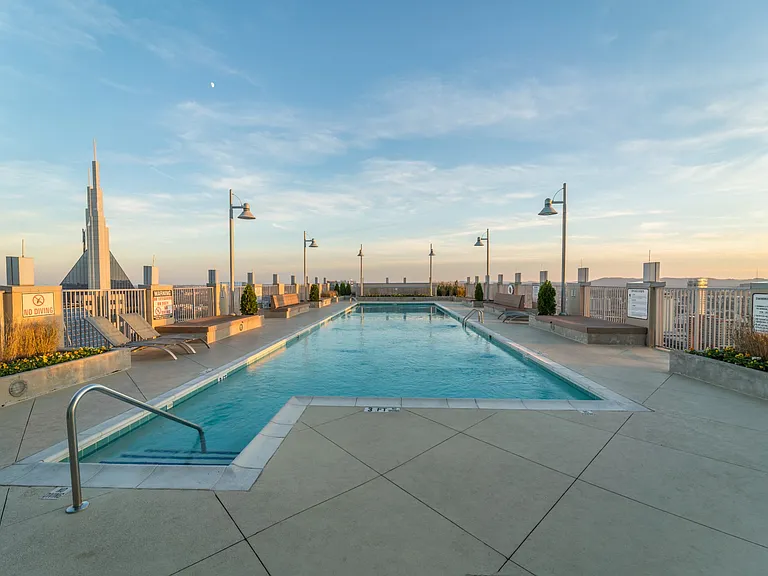 415 Church St #2107 — Photo 36