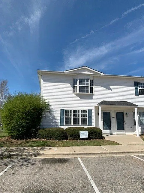 2 bed, 1.5 bath, 1042 sqft, $995 — Photo 1