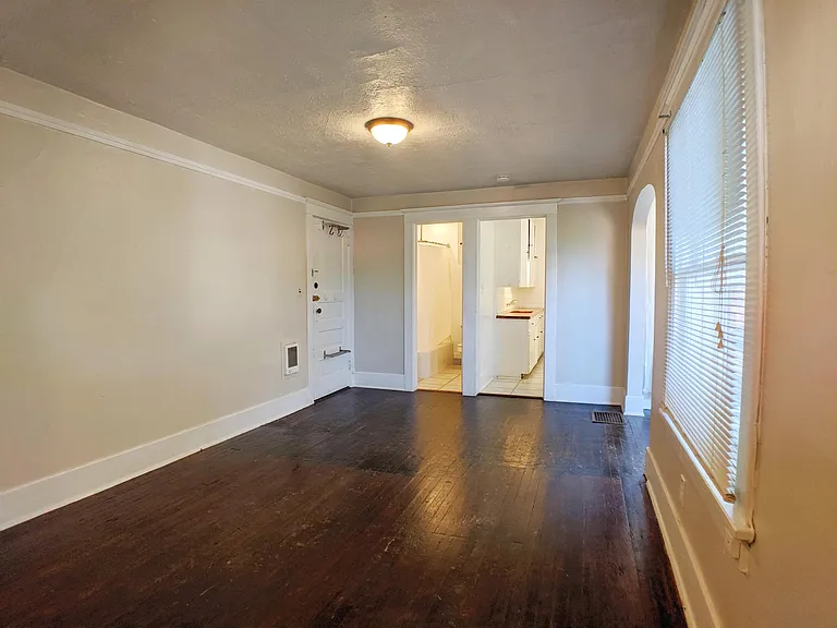 227 NW 11th St #4 — Photo 7