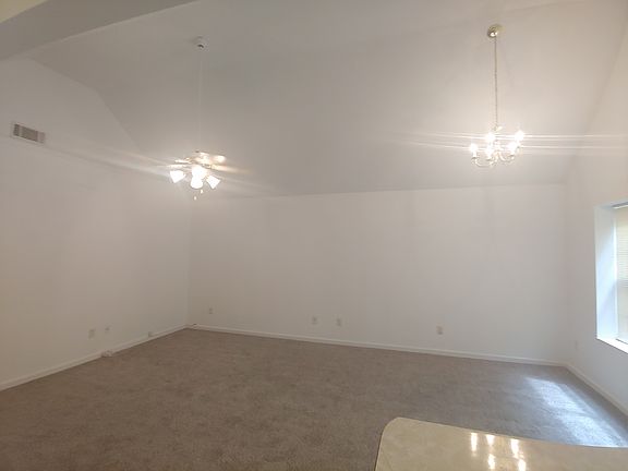 5th image of 573 Hillandale Park Dr