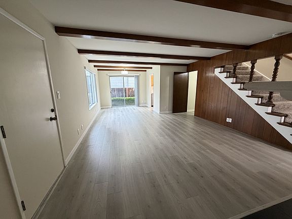 Living room (1st floor)