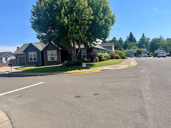 4th image of 912 Falcon Ct