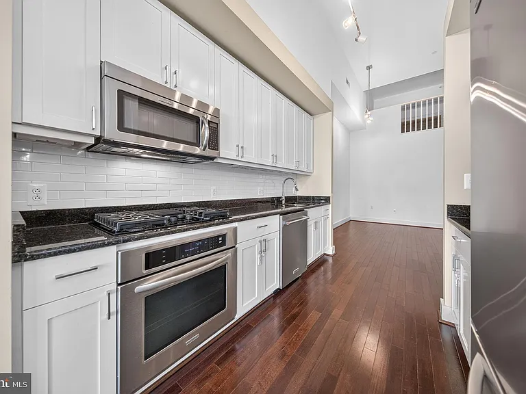 2160 California St NW #101 — Photo 17