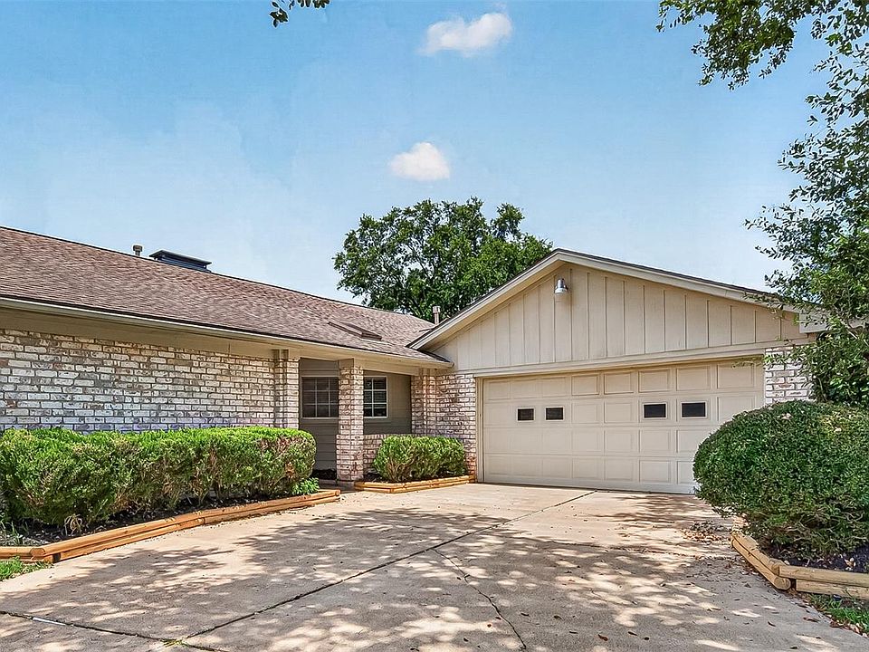 1st image of 15814 Boulder Oaks Dr