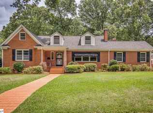 203 Chestnut St, Clinton, SC 29325