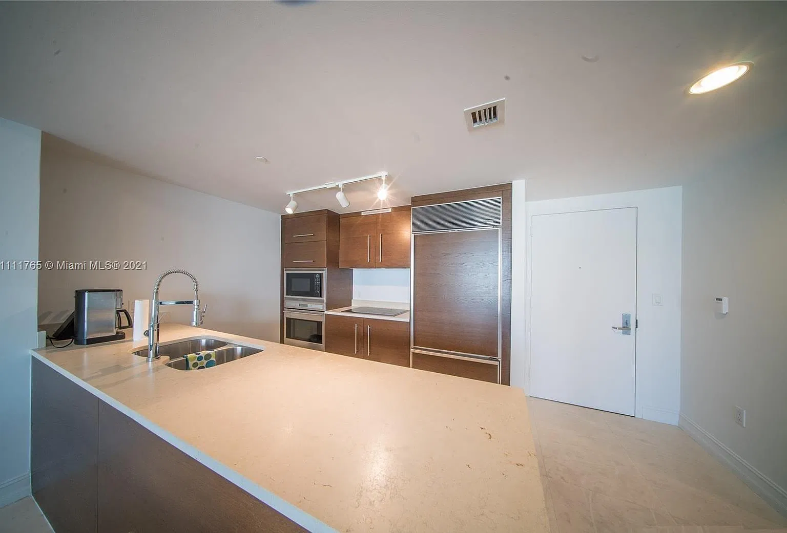1 bed, 816 sqft, $3,500 — Photo 3