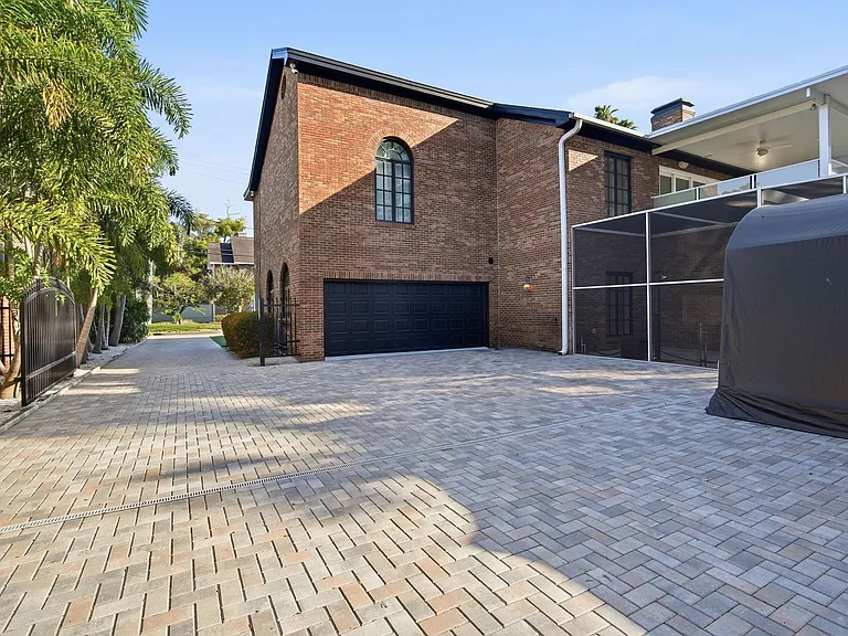 2418 W Palm Dr — Photo 34