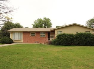 1520 Crestmoor Dr, Hastings, NE 68901
