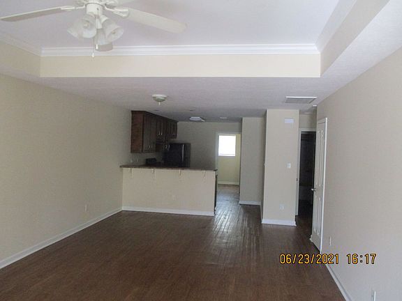 3rd image of 121B Magnolia Ave