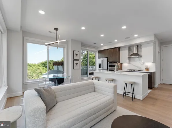 635 Slaters Ln #306, Alexandria, VA 22314