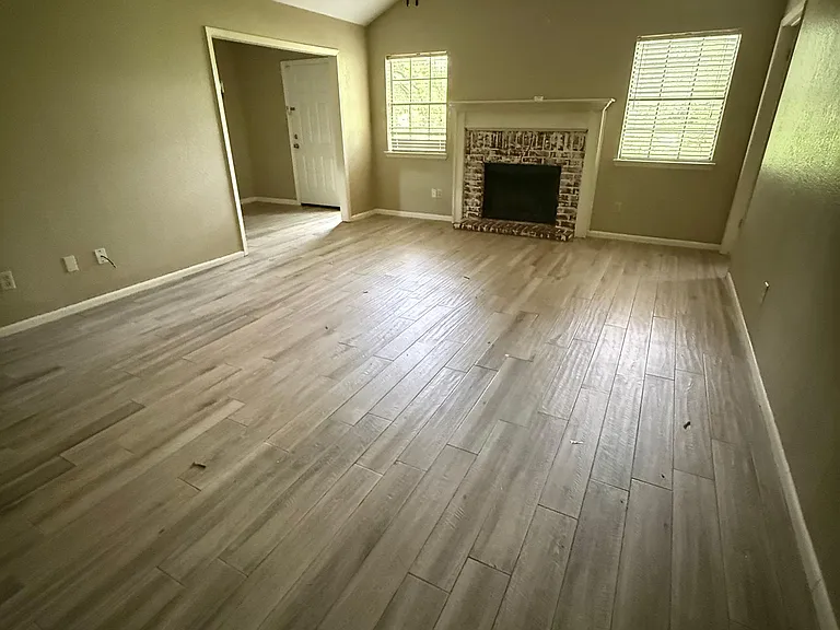 1875 Westchase Dr — Photo 7