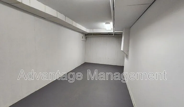 167 W Center Earnshaw #B — Photo 17