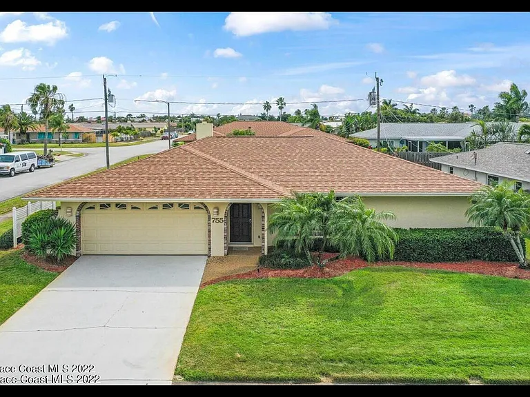 755 Verbenia Dr — Photo 3