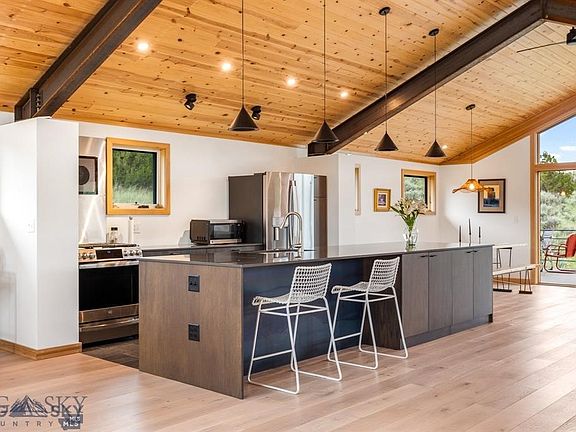 5th image of 94 Rock Castle Rd