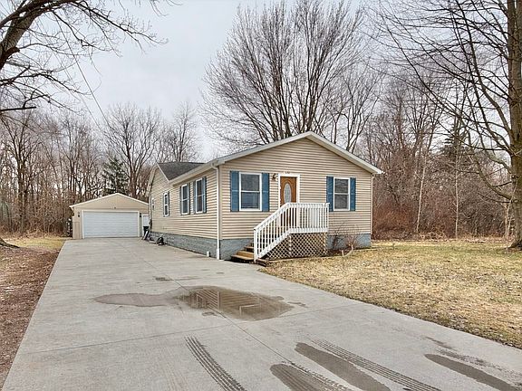 2nd image of 3814 Lauria Rd