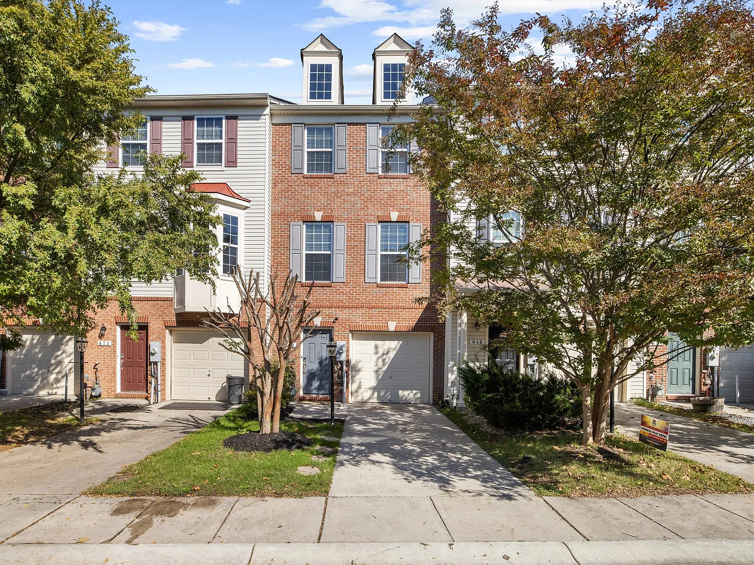 3 bed, 2.5 bath, 1857 sqft, $2,900 — Photo 3