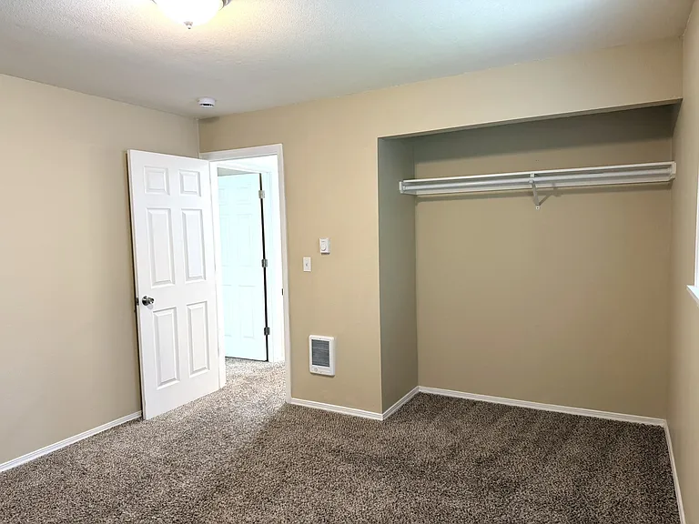 Riverside Manor — Photo 36