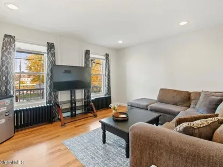 550 East St #1 — Photo 6