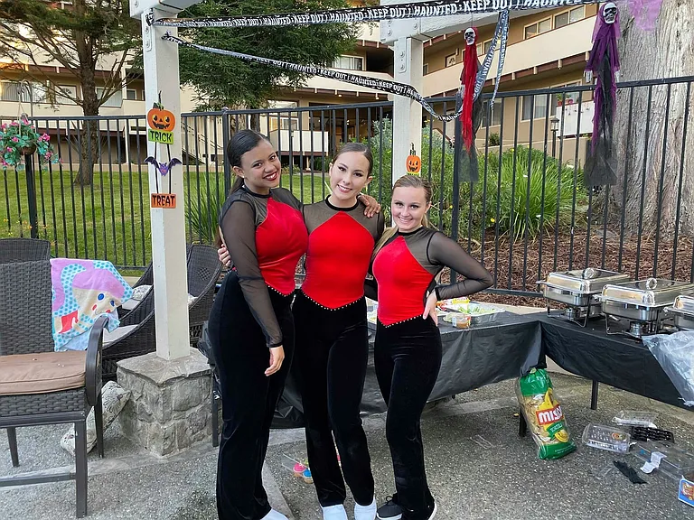 The Crest Ladies