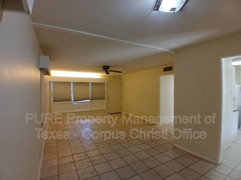 4701 Prinston Dr — Photo 3