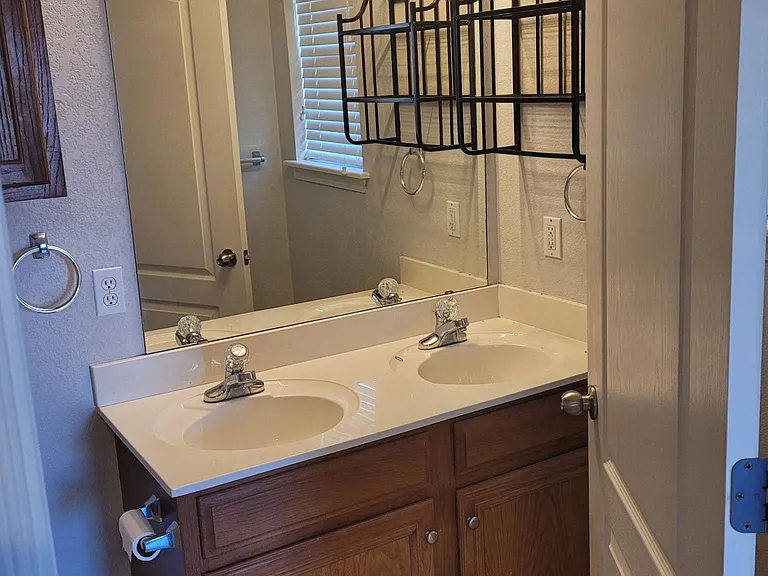 705 Shadowhill St — Photo 6