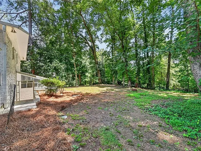 1714 S Johnson Ferry Rd NE — Photo 18