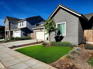 902 Atlantica Dr S, Madera, CA