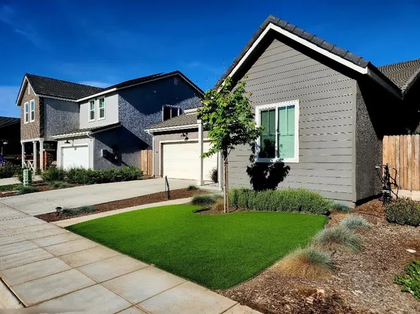 902 Atlantica Dr S, Madera, CA 93636