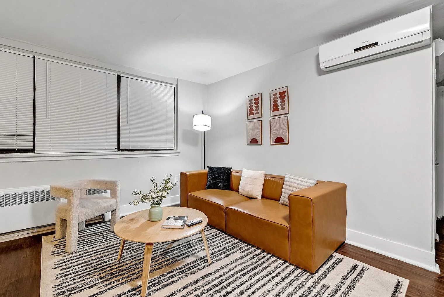 1 bed, 1.0 bath, 839 sqft, $3,036 — Photo 2