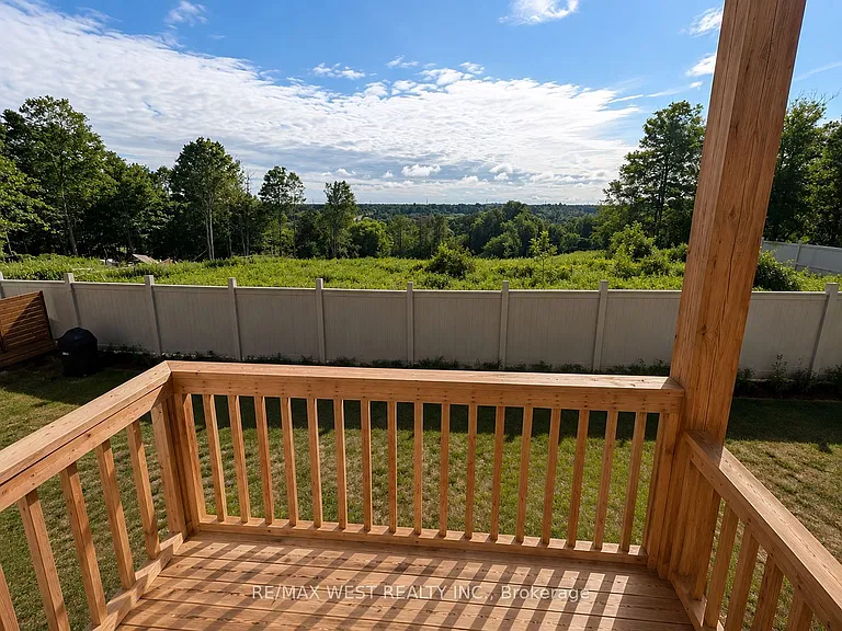 15 Inverary Cres — Photo 31