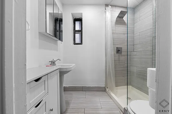 Rented by ERNY LLC | media 10