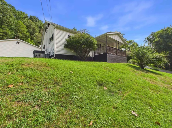 517 Hash Ridge Rd, Barboursville, WV 25504