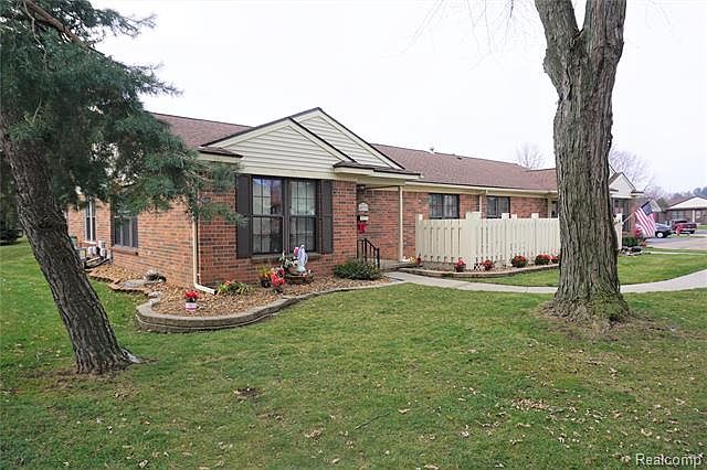 1st image of 40370 Newport Dr