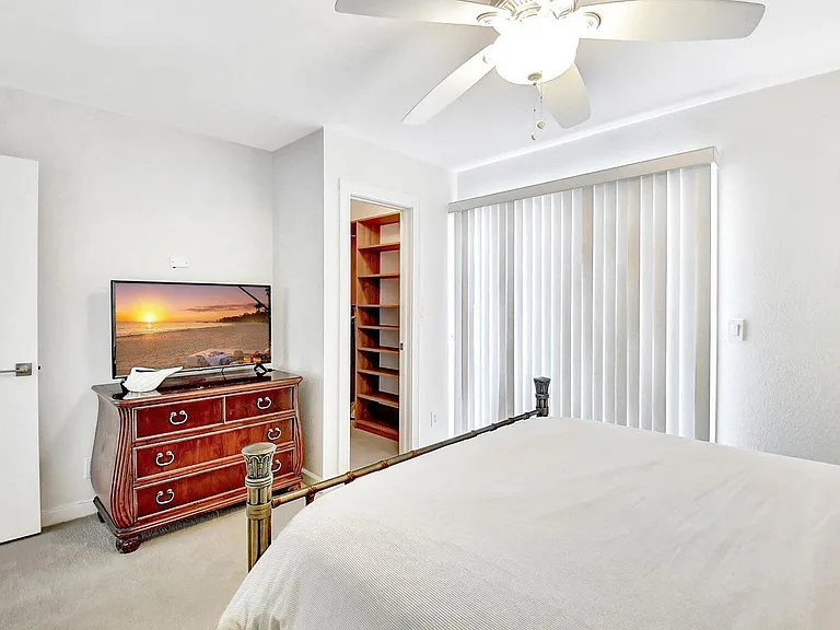 3567 Commodore Cir — Photo 31