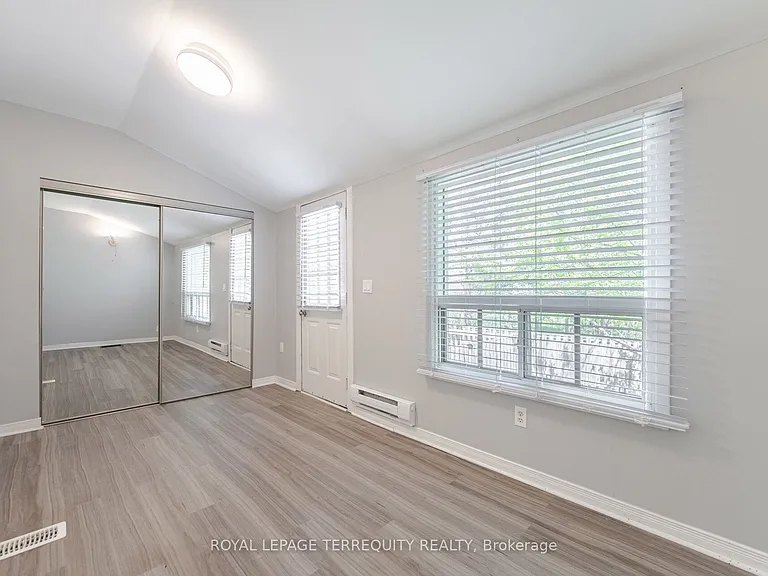 16 Royal Ave — Photo 13