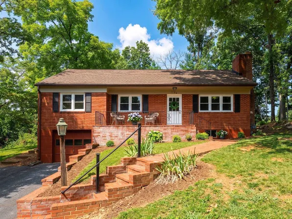 104 Greenwood Rd, Staunton, VA 24401