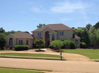 402 Thorngate Dr, Brandon, MS 39042