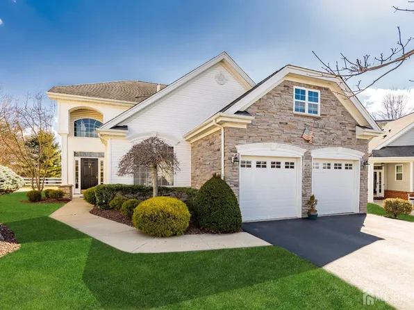38 Tania Ct, Monroe Township, NJ 08831