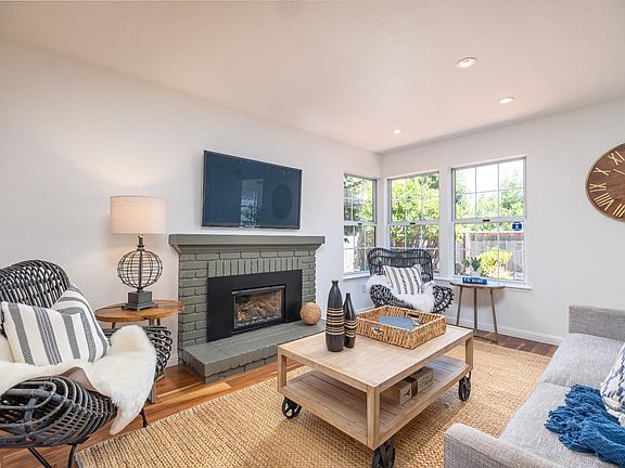 5th image of 35 Newport Way