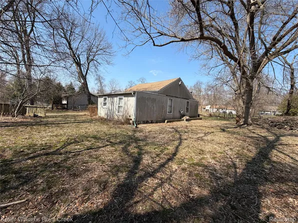 9030 Funston Blvd, White Lake, MI 48386