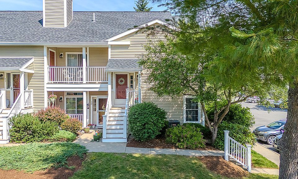 1st image of 89 Bradford Commons Ln