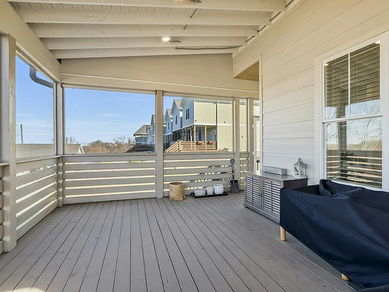 2318 Batavia St — Photo 31