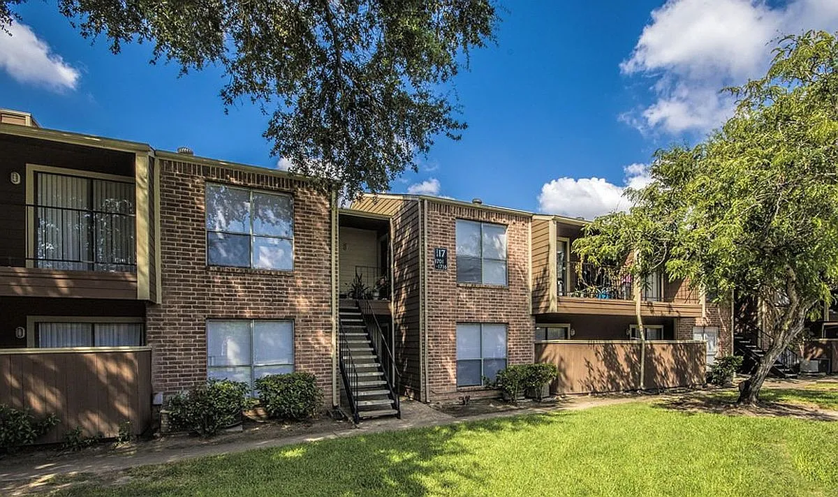 Heatherwood Apartments — Photo 1