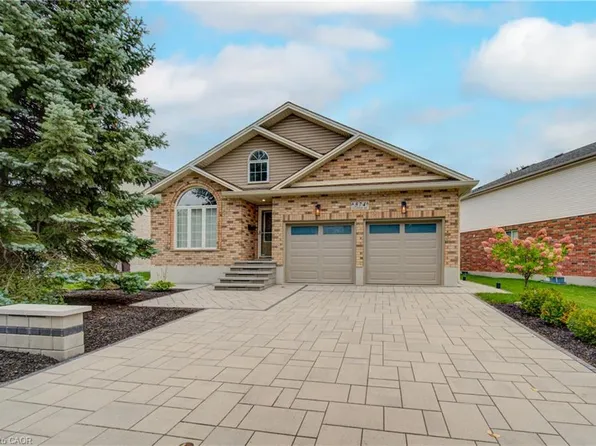 574 Clipper Dr, Waterloo, ON N2K 4B4