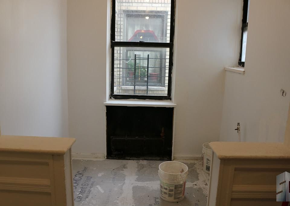 2nd image of 2055 Anthony Ave APT 6J